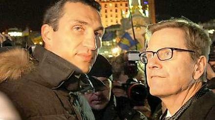 Im Ring der Politik: Wladimir Klitschko im Dezember 2013 mit dem damaligen Bundesaußenminister Guido Westerwelle auf dem Maidan in Kiew.