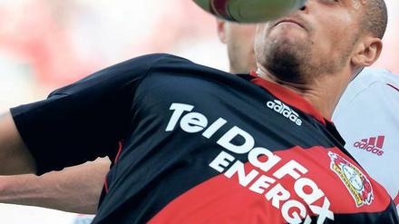 Reklame für Teldafax: Die Spieler von Bayer Leverkusen, darunter Sidney Sam, haben für Teldafax geworben, der Verein hat dafür viel Geld bekommen. Nun möchte Insolvenzverwalter Biner Bähr einen ordentlichen Batzen zurück und hat den Klub verklagt.