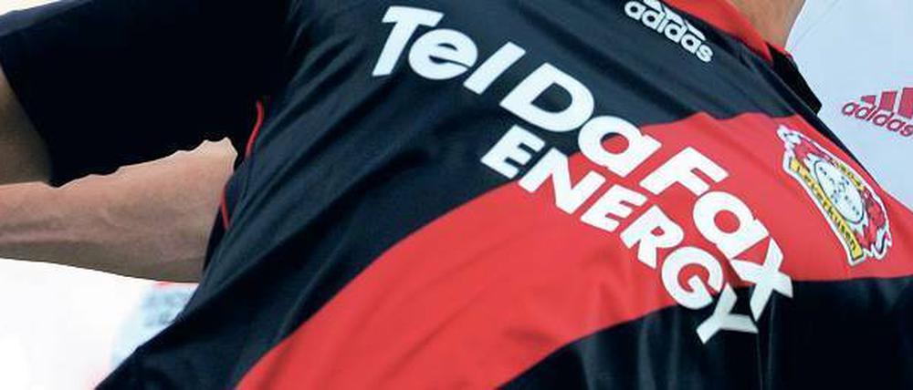 Reklame für Teldafax: Die Spieler von Bayer Leverkusen, darunter Sidney Sam, haben für Teldafax geworben, der Verein hat dafür viel Geld bekommen. Nun möchte Insolvenzverwalter Biner Bähr einen ordentlichen Batzen zurück und hat den Klub verklagt.