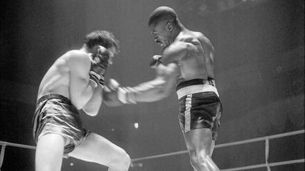 "Hurricane" Cater bei einem Boxkampf im Jahr 1965 - ein Jahr bevor ihm drei Morde angehängt wurden.