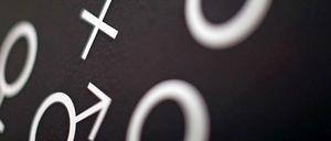 Kein Auslaufmodell. Das männliche Geschlecht wird wohl doch nicht verschwinden. Das Y-Chromosom verliert seit 25 Millionen Jahren kaum noch Gene. Was aus Urzeiten übrig blieb, ist überlebenswichtig. 