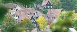 Trügerische Idylle. Nachdem ein Lehrer wegen Kinderporno-Verdachts suspendiert wurde, steht das enge Miteinander an der Odenwaldschule wieder grundsätzlich auf dem Prüfstand.