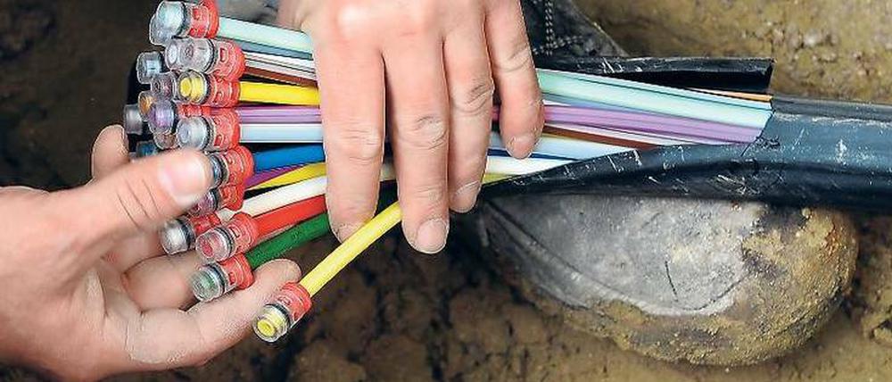 Volles Rohr. 1500 Kilometer Glasfaserkabel sollen der lahmen Digi-Ente Brandenburg Beine machen. Dass dies auf die Schnelle gelingt, halten Fachleute für zweifelhaft.