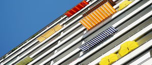 Alles Gute kommt von oben. Auf Bundesebene werben die Grünen dafür, dass auf jedem Dach eine Solaranlage Platz findet. In Berlin will die Öko-Partei Mieterinnen und Mieter vor überzogenen und unbezahlbaren Preisen schützen.