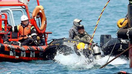 Bergungsarbeiten an der "Sewol".
