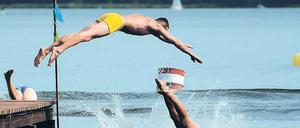 Springt schön. Das Seebad Friedrichshagen liegt am Müggelsee. Der ist aber noch etwas frisch.
