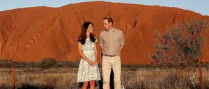 Catherine und William vor dem Uluru. Ayers Rock sagt man nicht mehr.