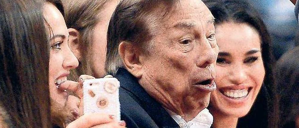 Auch seine junge Freundin hat afroamerikanische Vorfahren. Der 80-jährige Donald Sterling mit Vanessa Stiviano (rechts).