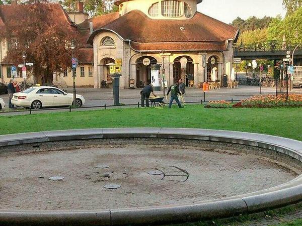 Kein Wasser, ausgetrocknet wie die Wüste..., der Mexikoplatz.