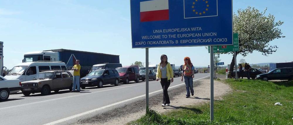 Willkommen in der EU - ein Schild auf der polnischen Seite der Grenze heißt Besucher willkommen.