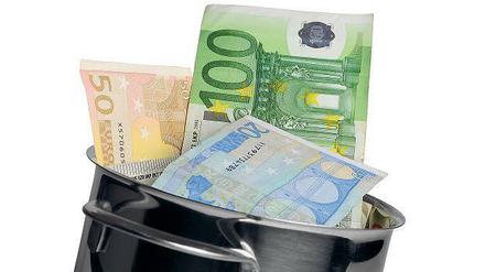 Wer sein Geld sicher anlegen will, für den könnte sich Tagesgeld lohnen. Finden Sie mit einem Vergleich die besten Zinssätze heraus. 