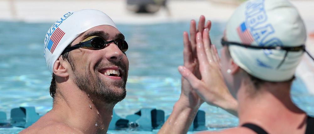 High five beim Comeback. Michael Phelps schwamm bei seiner Rückkehr ins Wettkampfbecken die beste Vorlaufzeit.