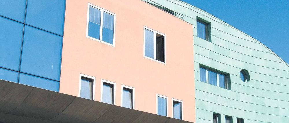 Mut zur Farbe. Die österreichische Botschaft in Berlin, nach einem Entwurf Holleins erbaut 1999–2001. 