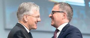 Alles Gute! Der alte Lufthansa-Chef Christoph Franz (links) beglückwünscht seinen Nachfolger Carsten Spohr. 