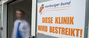 Die Ärzte haben schon mit einem eintägigen Warnstreik mehrere Vivantes-Häuser lahmgelegt. Hier am 30. April dieses Jahres das Humboldt-Klinikum in Reinickendorf.