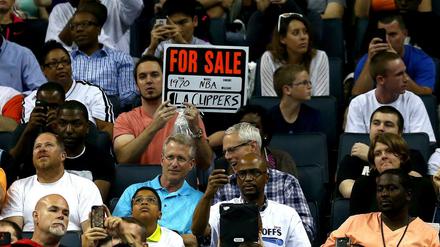 Fan-Protest. Ob Donald Sterling seinen Verein nun verkaufen muss, steht noch nicht fest. 