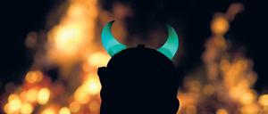 Teufel in Menschengestalt. Im „Faust“ war es nur ein einziger, mit dem sich hunderte von Hexen vereinigen wollten. Heute zählen die Satansböcke nach Tausenden.