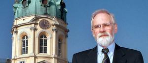 Hans-Joachim Giersberg, hier vor dem Schloss Charlottenburg, war lange Generaldirektor der Stiftung Preußische Schlösser und Gärten.