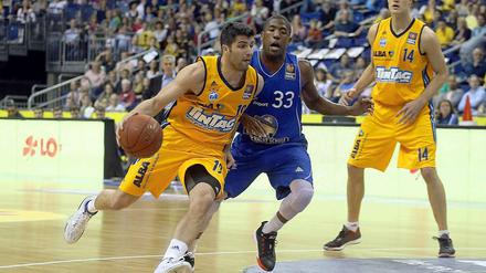 Gut gerüstet für die Play-offs. Albas Vojdan Stojanovski auf dem Weg zum Korb.