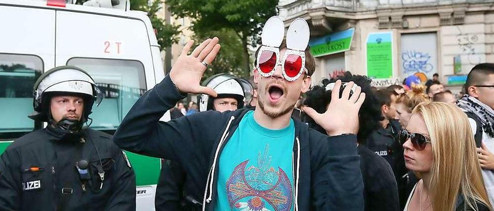 Durchblick. Der 1. Mai blieb weitgehend friedlich in Kreuzberg. Das Feiern stand im Mittelpunkt.