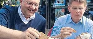 Tiefgefrorenes vergnügen. Henkel und Kandt in einer Berliner Eisdiele.