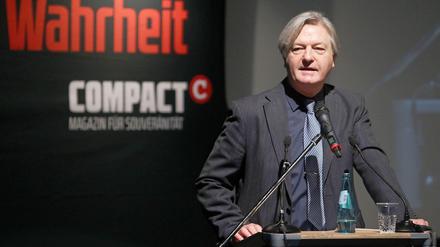 Jürgen Elsässer, hier auf einer Konferenz des Magazins Compact, dessen Chefredakteur er ist.