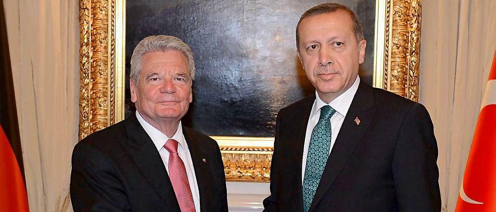 Schlechte Stimmung: Bundespräsident Joachim Gauck und der türkische Premier Erdogan.