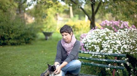 Angelika Klüssendorf: Schreibpause im Garten. 