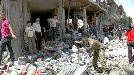 Die syrische Großstadt Homs liegt nach drei Jahren in Trümmern. Hier hatten zunächst die Rebellen ihre Hochburg, doch dann wurden große Teile der Stadt von Regierungstruppen eingenommen. Jetzt sollen die Rebellen zugesagt haben, sich zurückzuziehen.