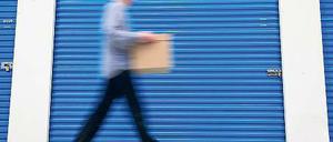 Der Weg ins Lager ist das Ziel. Manches Hab und Gut wird hier vor dem Partner in Sicherheit gebracht.