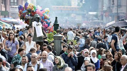 Wegen Überfüllung unverdroßen: Immer mehr Besucher drängen auf's MyFest