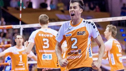 Jubel bei Kawika Shoji. In der Finalserie gegen Friedrichshafen ist für die Berlin Volleys wieder alles drin.