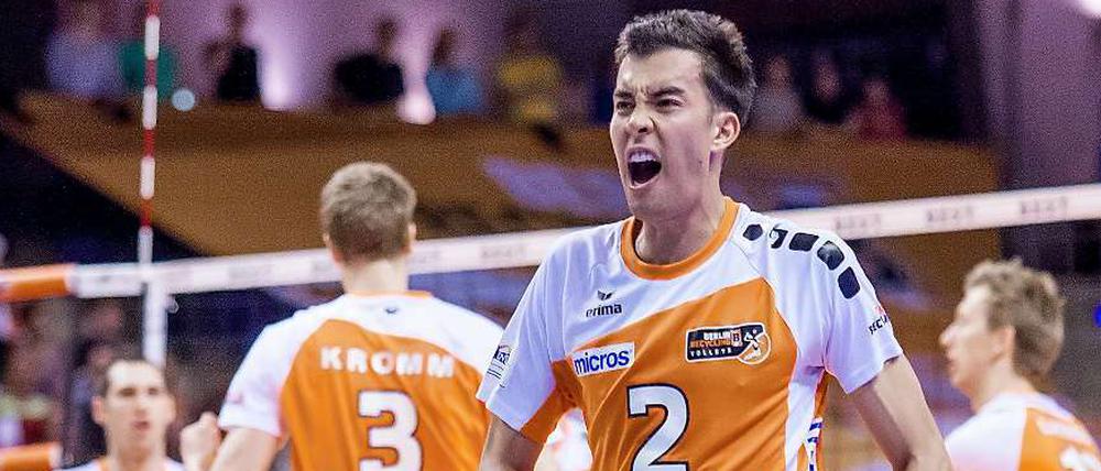 Jubel bei Kawika Shoji. In der Finalserie gegen Friedrichshafen ist für die Berlin Volleys wieder alles drin.