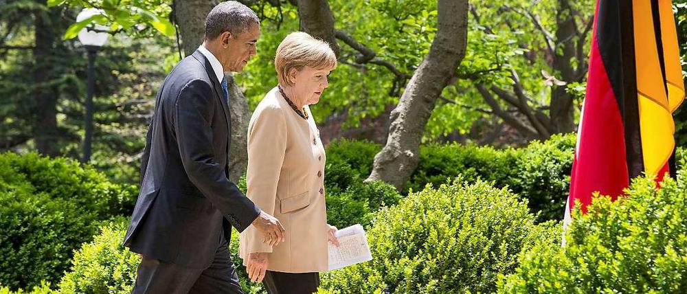 Mit einem Zoom könnte man die Notizen der Kanzlerin lesen. Wo ist die NSA, wenn man sie braucht?