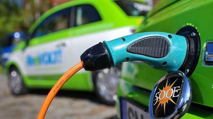 Einen Monat lang sollen im Helmholtzkiez nur Elektro-Autos fahren. 