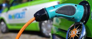 Einen Monat lang sollen im Helmholtzkiez nur Elektro-Autos fahren.