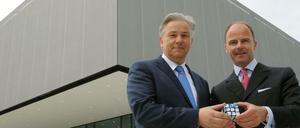 Klaus Wowereit (SPD) mit Christian Göke (re.) bei der Eröffnung des City Cubes. 