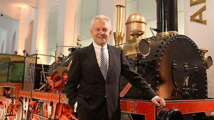 Rüdiger Grube, hier vor einem Nachbau der ersten deutschen Lokomotive "Adler", ist seit fünf Jahren Chef der Deutschen Bahn. 