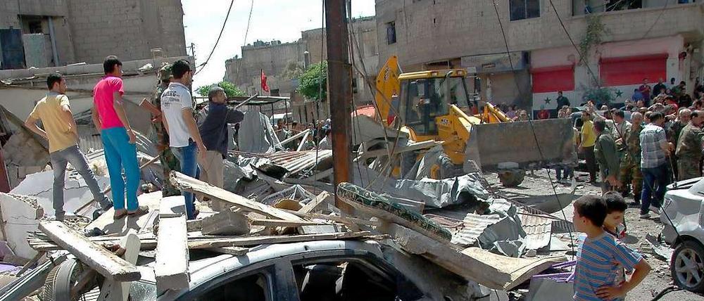 Bombenexplosionen im Zentrum von Homs. Nabil wollte raus aus dem Kriegsgebiet und bat Tom um einen riesigen Gefallen.