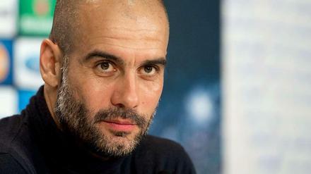 Pep Guardiola hält an seinem Spielsystem fest.