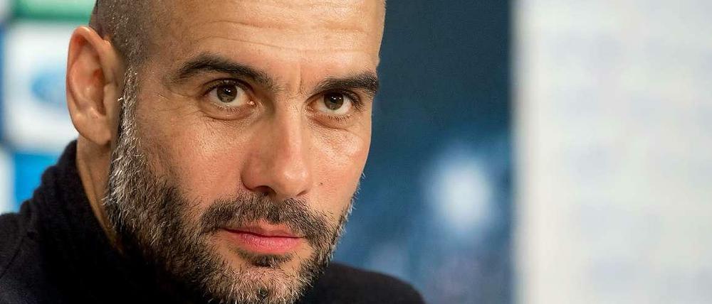 Pep Guardiola hält an seinem Spielsystem fest.