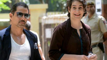 Analysten vermuten, dass Priyanka Gandhi – hier mit ihrem Mann – zu spät kommt, um einen Sieg der Hindunationalisten zu vereiteln. 