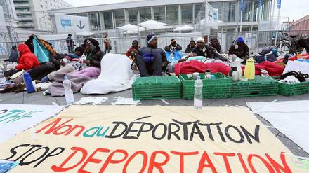 Protest am Alexanderplatz. Erneut sind Flüchtlinge in den Hungerstreik getreten.
