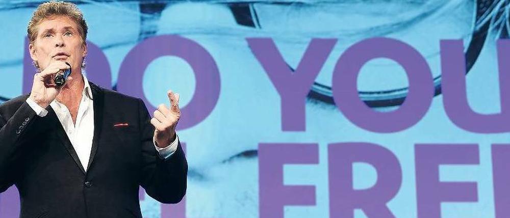 Ob singend oder sprechend, David Hasselhoff sucht weiterhin und überall und jederzeit nach Freiheit. Auch um die Freiheit im Internet kümmert sich „The Hoff“.