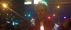 Mit der Blinke-Jacke gegen weiteren Abriss an der East Side Gallery. 