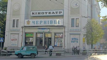 Brutaler Programmwechsel: Dieses Kino in Czernowitz ist in einer ehemaligen Synagoge untergebracht. 