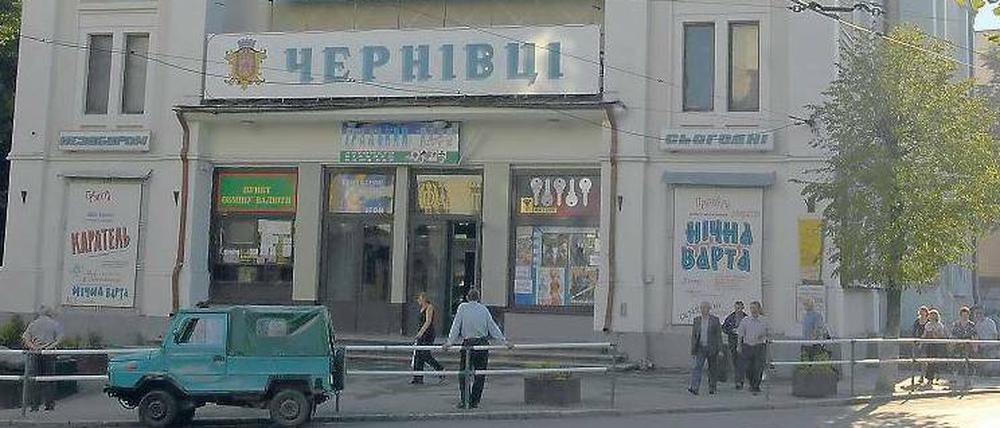 Brutaler Programmwechsel: Dieses Kino in Czernowitz ist in einer ehemaligen Synagoge untergebracht. 