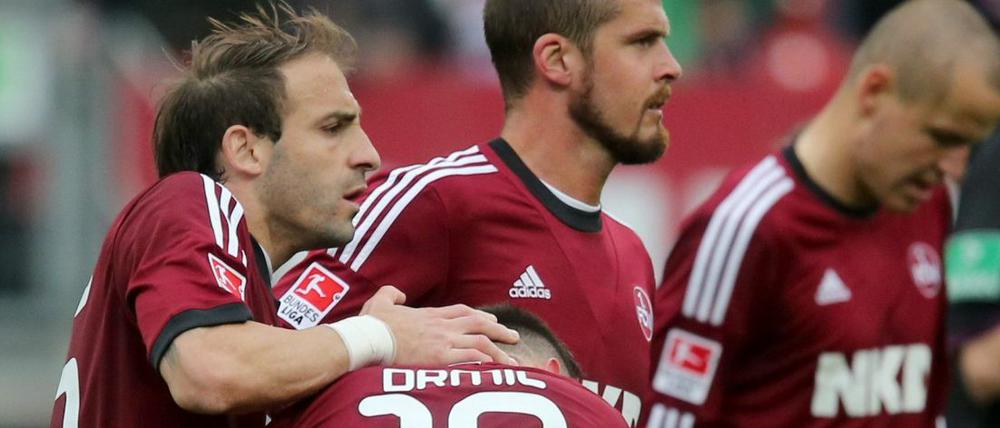 Ernüchterung nach trostloser Vorstellung: Nürnbergs Pinola (li.), Drmic, Nilsson und Hlousek.