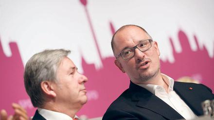 Oft unterschätzt. Seit zwei Jahren führt Jan Stöß (rechts) die Regierungspartei, die in den Meinungsumfragen bei 23 Prozent herumdümpelt. Er wird jetzt als Nachfolger Wowereits gehandelt.