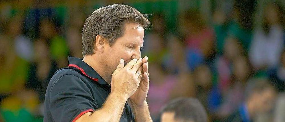 Acht Monate nach der Basketball-EM scheint Bundestrainer Frank Menz doch noch vom desaströsen Turnier seiner Mannschaft eingeholt worden zu sein. 